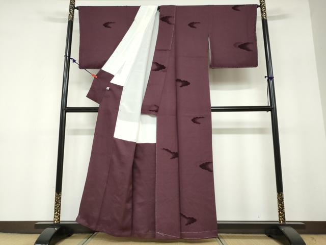 平和屋着物●上質な色無地　浮彫織　美輪舞　雲霞地紋　似せ紫色　反端付き　正絹　逸品　未使用　DABF1799ud