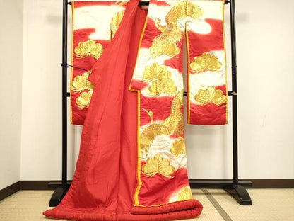 平和屋本店●色打掛　お引きずり　和装　婚礼　結婚式　花嫁　神社挙式　駒刺繍　総刺繍　飛鶴松文　十二単風　逸品　DABF5796du
