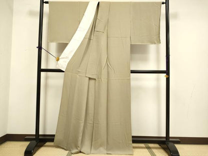 平和屋着物▽上質な色無地　単衣　唐草地紋　空五倍子色　正絹　逸品　未使用　DABF5871du