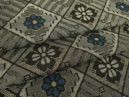 平和屋着物●本場大島紬　龍郷絣　花菱文　正絹　逸品　DABF7211ps