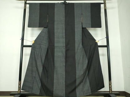 平和屋着物●結城紬　100亀甲　間道　黒地　正絹　逸品　DABF7274ps