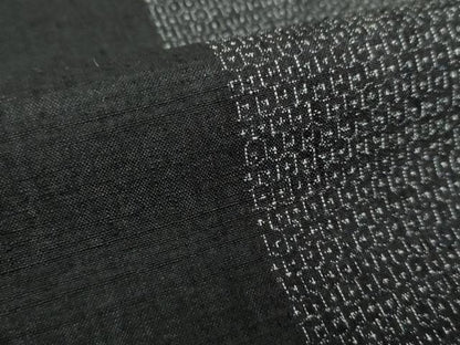 平和屋着物●結城紬　100亀甲　間道　黒地　正絹　逸品　DABF7274ps