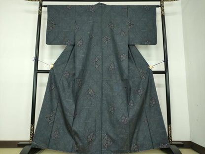 平和屋着物●本場大島紬　9マルキ　古代染色純泥染　狩猟花文　宮脇兼太郎商店謹製　証紙付き　正絹　逸品　未使用　DABF7513ps