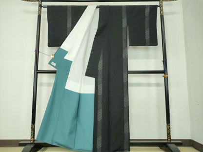 平和屋着物●結城紬　奥順　はたおり娘　80亀甲　飛び亀甲柄　間道　黒地　やまと誂製　証紙付き　正絹　逸品　DABF7743ps