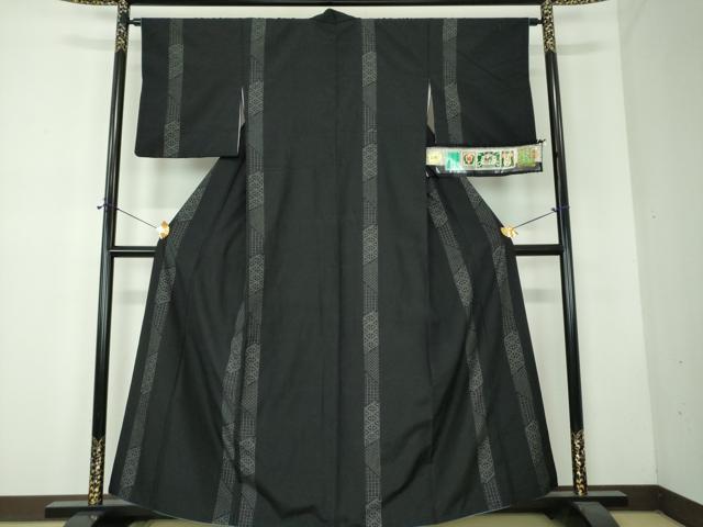 平和屋着物●結城紬　奥順　はたおり娘　80亀甲　飛び亀甲柄　間道　黒地　やまと誂製　証紙付き　正絹　逸品　DABF7743ps