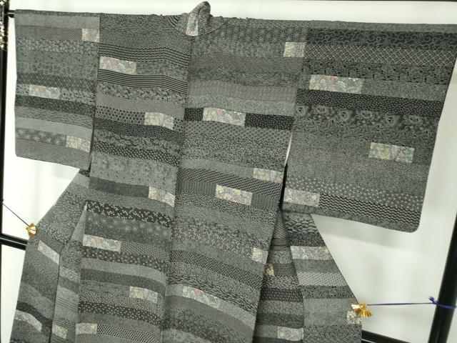 平和屋着物●伝統工芸士　染谷梅治　小紋　百柄　横段更紗花文　黒地　さが美扱い　正絹　逸品　ps
