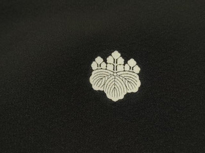 平和屋着物■豪華黒留袖　作家物　群れ鶴地紙花文　暈し染め　金銀彩　正絹　逸品　DABF9111qa