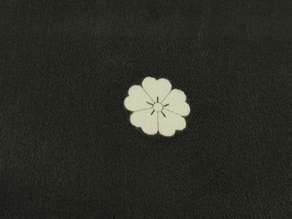 平和屋着物■豪華黒留袖　駒刺繍　枝松花鳥文　金彩　正絹　逸品　DABF9131qa
