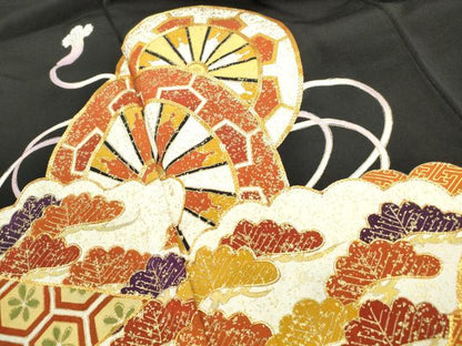 平和屋着物■豪華黒留袖　駒刺繍　片輪車枝松文　金彩　正絹　逸品　DABF9149qa