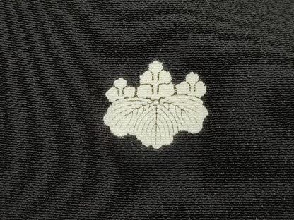 平和屋着物■豪華黒留袖　駒刺繍　片輪車枝松文　金彩　正絹　逸品　DABF9149qa