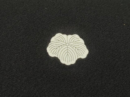 平和屋着物■豪華黒留袖　作家物　駒刺繍　渡橋群れ鶴文　暈し染め　金彩　正絹　逸品　DABF9151qa