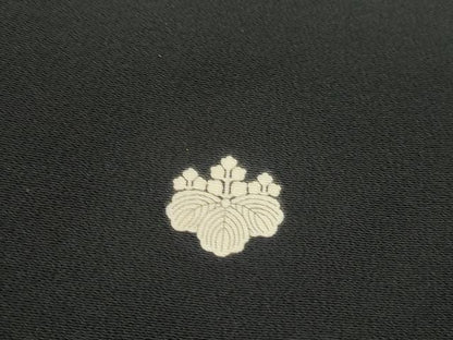 平和屋着物■豪華黒留袖　駒刺繍　流水群れ鶴文　金彩　正絹　逸品　DABF9391qa