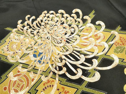 平和屋着物■豪華黒留袖　駒刺繍　松皮菱乱菊文　金彩　正絹　逸品　DABF9447qa
