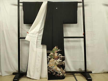 平和屋着物■豪華黒留袖　駒刺繍　御所車花松文　枝梅　金彩　正絹　逸品　DABG1693ya