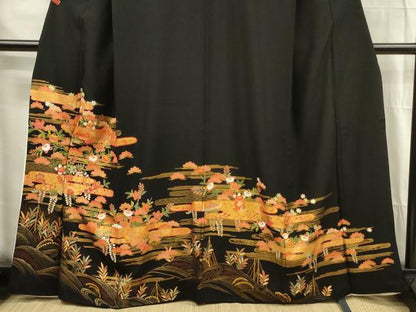 平和屋着物■豪華黒留袖　駒刺繍　霞花松文　金彩　正絹　逸品　DABG1713ya