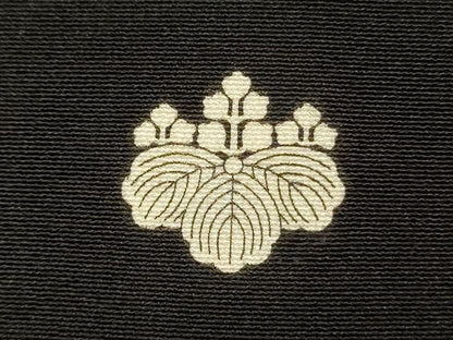 平和屋着物■豪華黒留袖　作家物　駒刺繍　扇面孔雀花文　宝尽くし　金糸　正絹　逸品　DABG1743ya