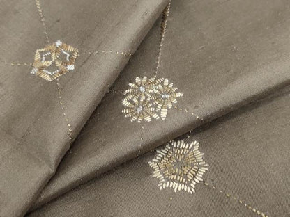平和屋着物●上質な紬　刺繍　刺し子　草花菱文　無落款　正絹　逸品　未使用　DABG2247ud