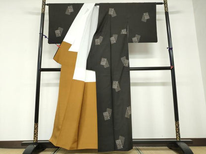 平和屋着物●本場大島紬　9マルキ　地空き　色紙重ね草花文　正絹　逸品　DABG2295ud