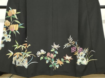 平和屋着物●染刺工芸　大羊居　東京友禅　黒留袖　駒刺繍　草花文　金彩　正絹　逸品　DABG2349ud