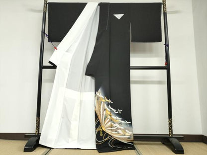平和屋着物●豪華黒留袖　駒刺繍　草花文　暈し染め　金彩　ロング丈　正絹　逸品　未使用　DABG2366ud
