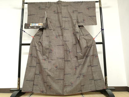 平和屋着物●本場大島紬　古代染色純泥染　7マルキ　草花文　川畑磯雄作　証紙付き　正絹　逸品　DABG2387ud