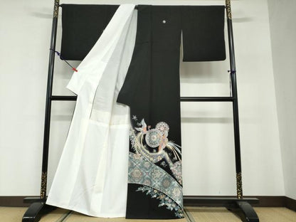 平和屋着物●豪華黒留袖　駒刺繍　正倉院鳳凰花文　暈し染め　金銀彩　正絹　逸品　DABG2470ud