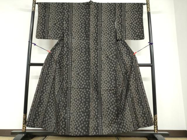 平和屋着物●本場大島紬　9マルキ　舞桜文　正絹　逸品　DABG2503ud
