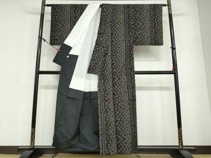 平和屋着物●本場大島紬　9マルキ　舞桜文　正絹　逸品　DABG2503ud
