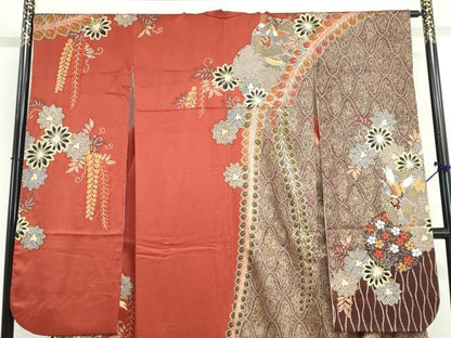 平和屋着物●谷崎潤一郎の世界　振袖　駒刺繍　雪輪草花文　宝尽くし　金彩　正絹　逸品　DABG2599ud