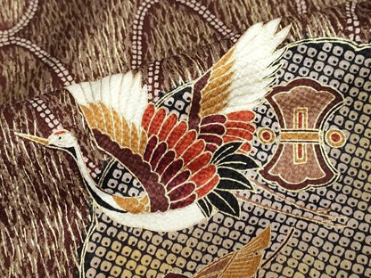 平和屋着物●谷崎潤一郎の世界　振袖　駒刺繍　雪輪草花文　宝尽くし　金彩　正絹　逸品　DABG2599ud