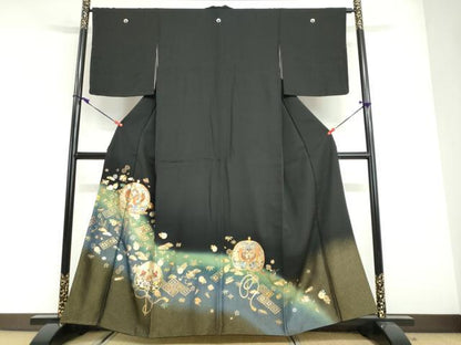 平和屋着物●豪華黒留袖　駒刺繍　向かい鳥花文　宝尽くし　暈し染め　金彩　正絹　逸品　DABG2650ud