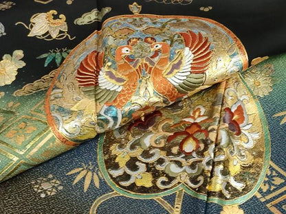 平和屋着物●豪華黒留袖　駒刺繍　向かい鳥花文　宝尽くし　暈し染め　金彩　正絹　逸品　DABG2650ud