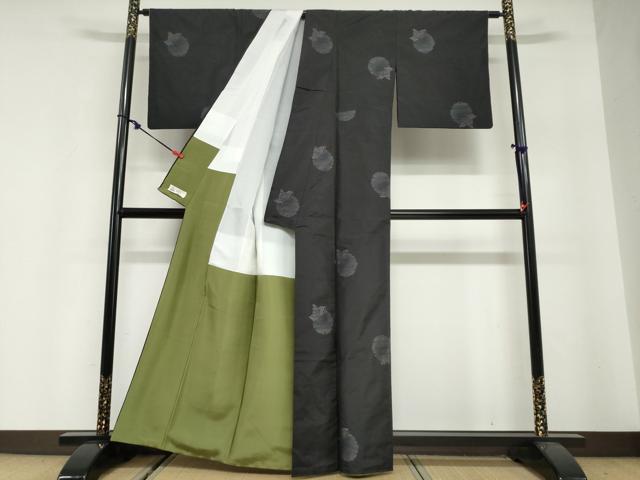 平和屋着物●本場大島紬　地空き　雪輪舞蝶文　やまと誂製　正絹　逸品　DABG2771ud