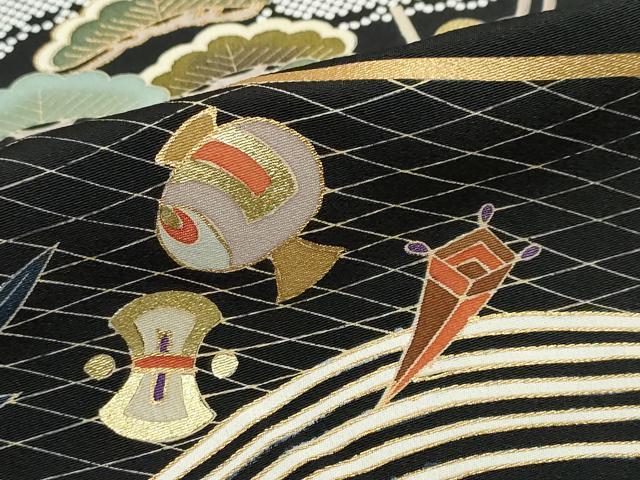 平和屋着物●豪華黒留袖　駒刺繍　宝尽くし飛鶴松文　金彩　正絹　逸品　DABG2799ud