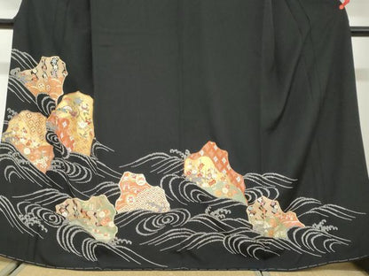 平和屋着物●豪華黒留袖　駒刺繍　流水吉祥草花文　金彩　正絹　逸品　DABG2815ud