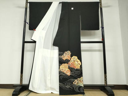 平和屋着物●豪華黒留袖　駒刺繍　流水吉祥草花文　金彩　正絹　逸品　DABG2815ud