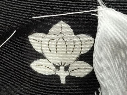 平和屋着物●豪華黒留袖　駒刺繍　流水吉祥草花文　金彩　正絹　逸品　DABG2815ud