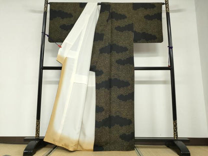平和屋着物●本塩沢　雲取り亀甲花蝶文　正絹　逸品　DABG2829ud