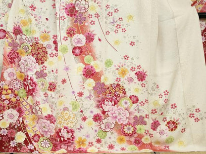 平和屋着物●豪華振袖　刺繍　花蝶文　暈し染め　金銀彩　銀通し地　正絹　逸品　DABG2904ud