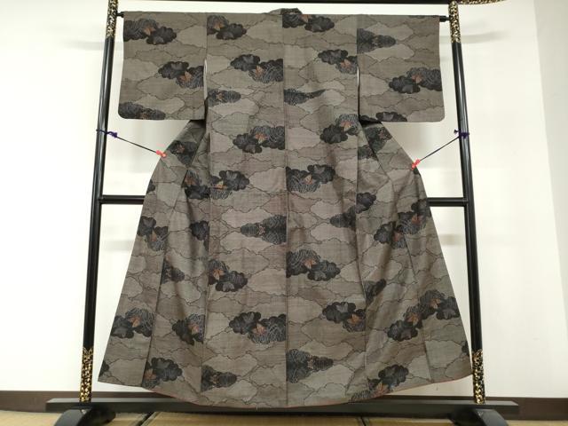 平和屋着物●本場大島紬　150亀甲　雲取り舞蝶文　正絹　逸品　DABG2912ud