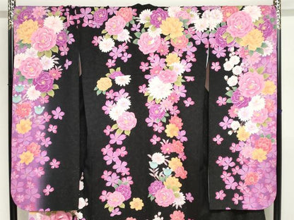 平和屋着物●押切もえ　MOE OSHIKIRI　振袖　舞花文　暈し染め　黒地　金通し地　正絹　逸品　DABG2982ud