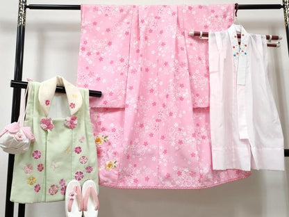 平和屋着物[]七五三　女の子　３歳　祝着　三つ身　長襦袢(単衣・半衿刺繍)・被布・小物セット 刺繍 牡丹 舞桜 金糸 洗える着物 DABG3049ma