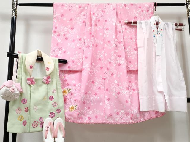 平和屋着物[]七五三　女の子　３歳　祝着　三つ身　長襦袢(単衣・半衿刺繍)・被布・小物セット 刺繍 牡丹 舞桜 金糸 洗える着物 DABG3049ma