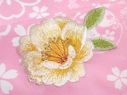 平和屋着物[]七五三　女の子　３歳　祝着　三つ身　長襦袢(単衣・半衿刺繍)・被布・小物セット 刺繍 牡丹 舞桜 金糸 洗える着物 DABG3049ma