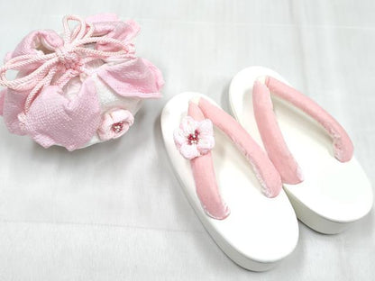 平和屋着物[]七五三　女の子　３歳　祝着　三つ身　長襦袢(単衣・半衿刺繍)・被布・小物セット 刺繍 牡丹 舞桜 金糸 洗える着物 DABG3049ma