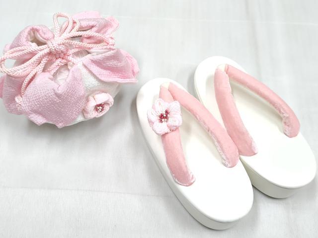 平和屋着物[]七五三　女の子　３歳　祝着　三つ身　長襦袢(単衣・半衿刺繍)・被布・小物セット 刺繍 牡丹 舞桜 金糸 洗える着物 DABG3049ma