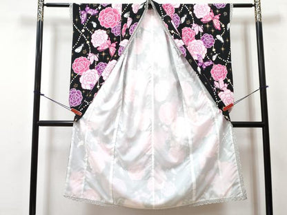 平和屋着物[]七五三　女の子　７歳　祝着　四つ身　襦袢(単衣・半衿刺繍)セット　王冠　花蝶文　黒地　金彩　洗える着物　DABG3064ma