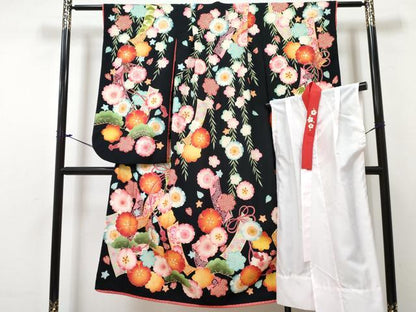 平和屋着物[]七五三　女の子　７歳　祝着　四つ身　襦袢(単衣・半衿刺繍)セット　短冊花文　黒地　金銀彩　洗える着物　DABG3065ma