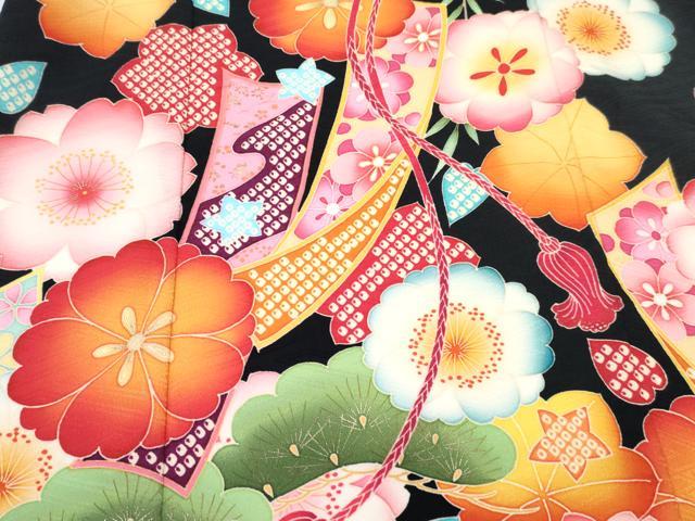 平和屋着物[]七五三　女の子　７歳　祝着　四つ身　襦袢(単衣・半衿刺繍)セット　短冊花文　黒地　金銀彩　洗える着物　DABG3065ma