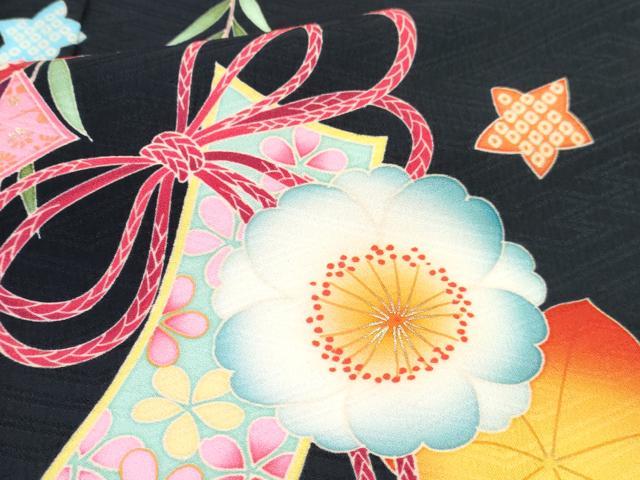 平和屋着物[]七五三　女の子　７歳　祝着　四つ身　襦袢(単衣・半衿刺繍)セット　短冊花文　黒地　金銀彩　洗える着物　DABG3065ma
